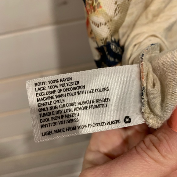 4/$30 Xhilaration | Floral Lace Tank - Picture 6 of 6